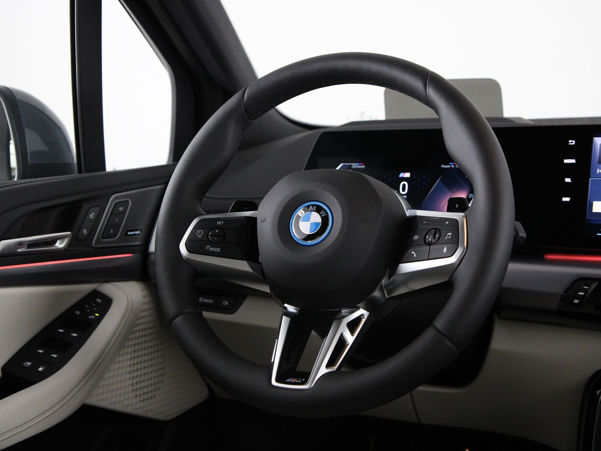 BMW 2 Serie Active Tourer 225e xDrive M Sport | Comfort Pakk, 1800 kg, Overige brandstoffen, 3 cilinders, Zilver of Grijs