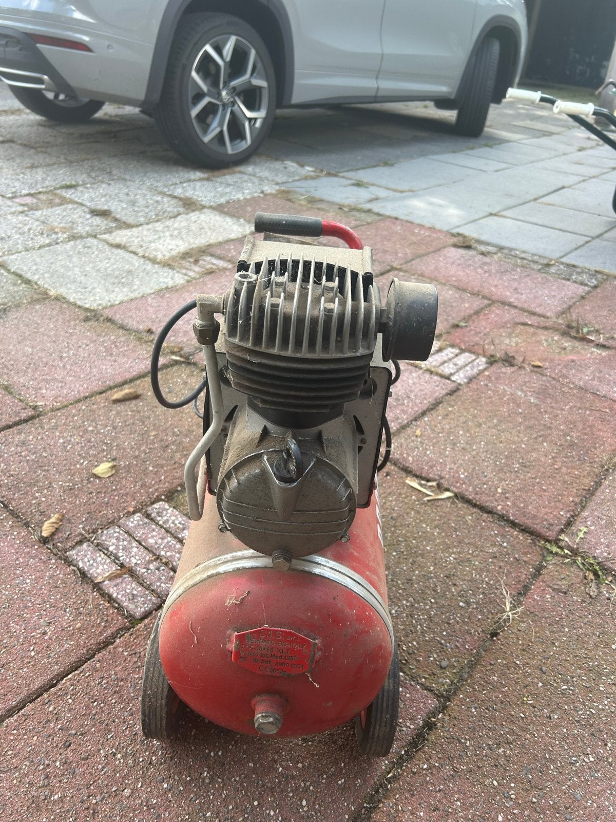 Brown Compressor - Motor werkt, lekt lucht (voor onderdelen), Doe-het-zelf en Verbouw, Ophalen, Gebruikt, 6 tot 10 bar, Minder dan 25 liter