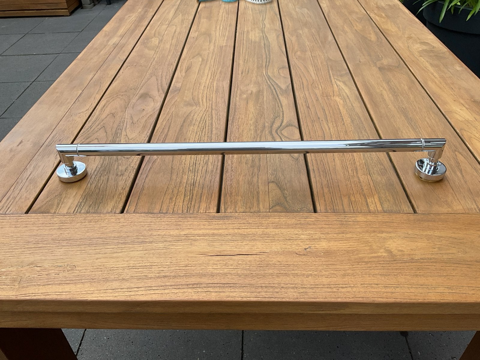 TE KOOP AANGEBODEN: Z.G.A.N.  GEESA HANDDOEKHOUDER 60 cm., Ophalen of Verzenden, Zo goed als nieuw