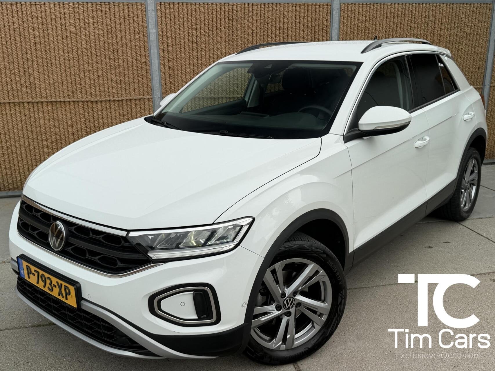 Volkswagen T-Roc 1.0 TSI Life 75 Edition Achteruitrijcamera, Auto's, Voorwielaandrijving, Gebruikt, Euro 6, Wit