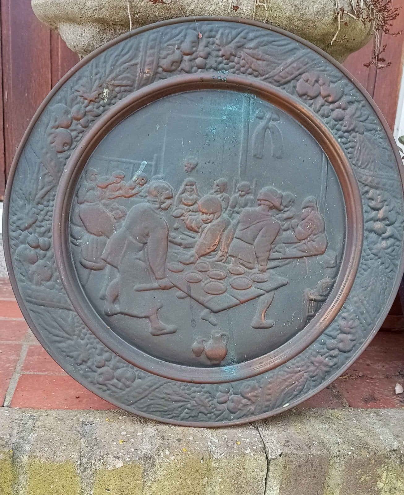 Antieke koperen wandplaat met reliëf, 42 cm diameter, Ophalen of Verzenden