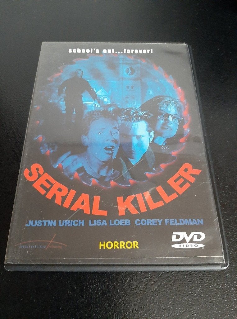 Serial killer, Justin Urich, Lisa Loeb, Corey Feldman!, Vanaf 16 jaar, Ophalen of Verzenden, Gebruikt, Overige genres