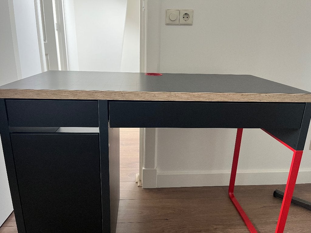 Bureau IKEA Micke Antraciet/rood, Ophalen, Met lades, 105 cm, Gebruikt