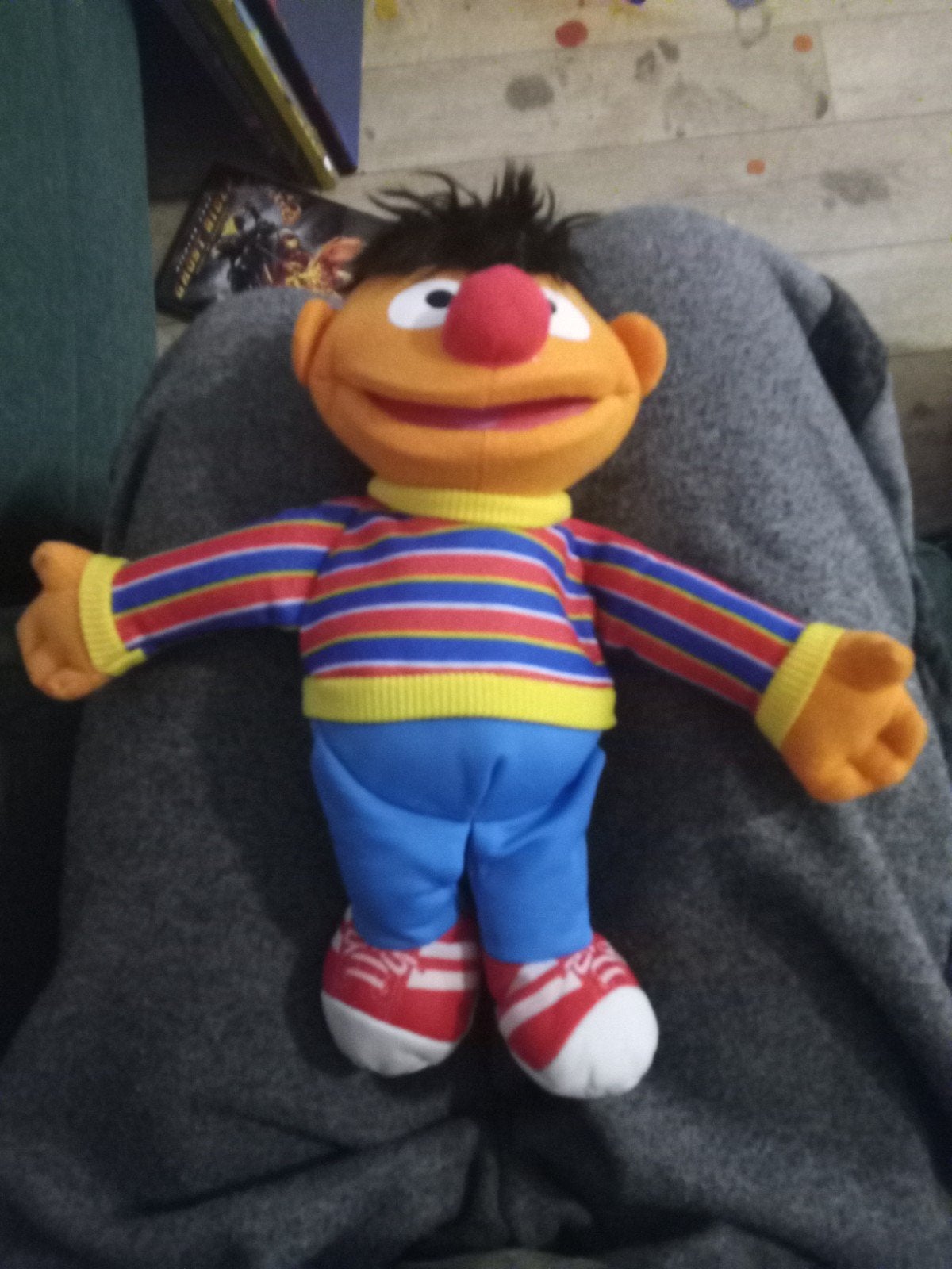 Ernie knuffel uit de serie Sesamstraat nieuw 30 cm, Verzamelen, Efteling, Ophalen of Verzenden, Nieuw, Beeldje of Poppetje
