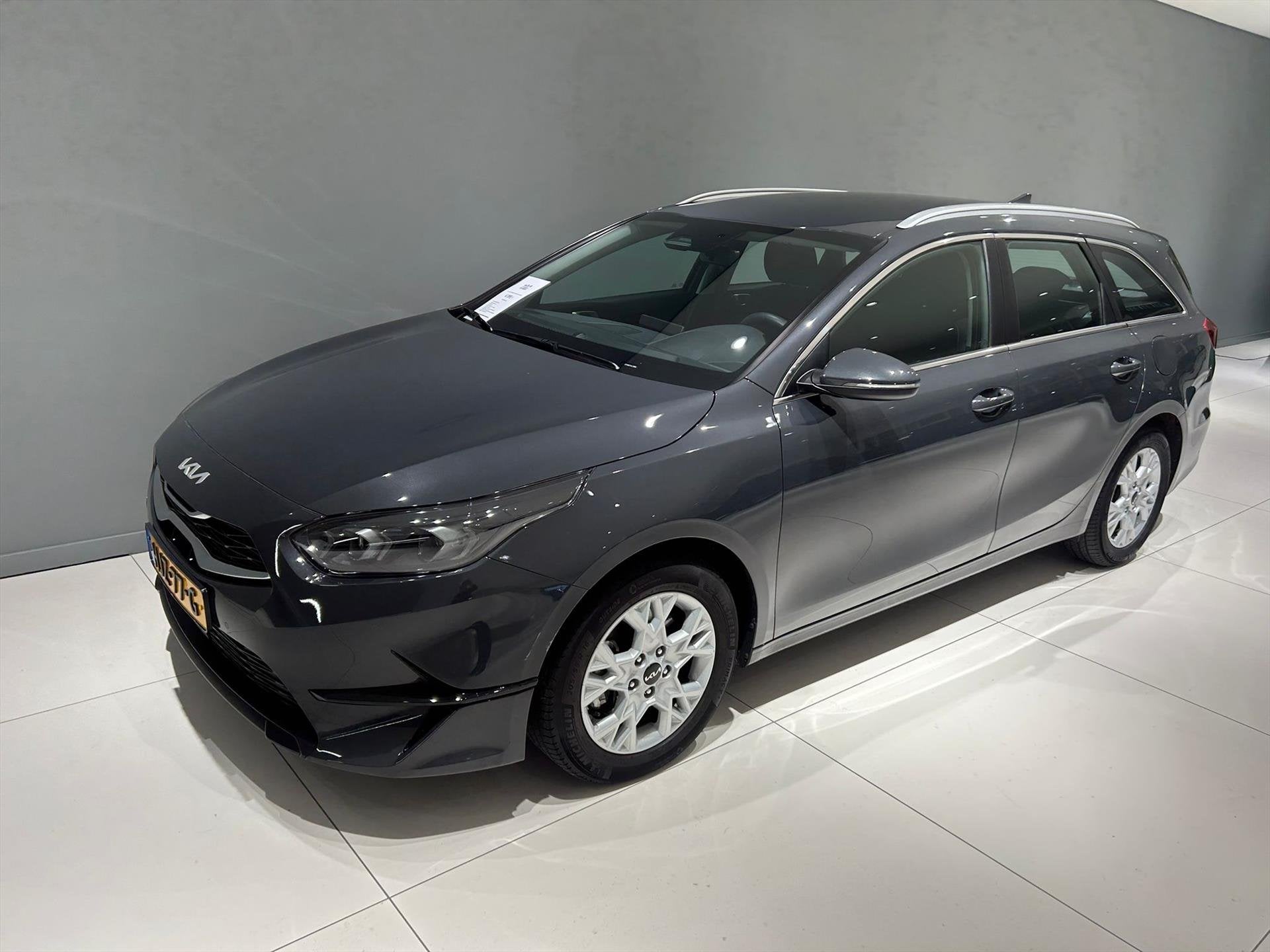Kia Ceed Sw 1.0 T-GDi 100pk DynamicLine Priv Lease v.a € 3, Auto's, Voorwielaandrijving, Stof, Gebruikt, Origineel Nederlands