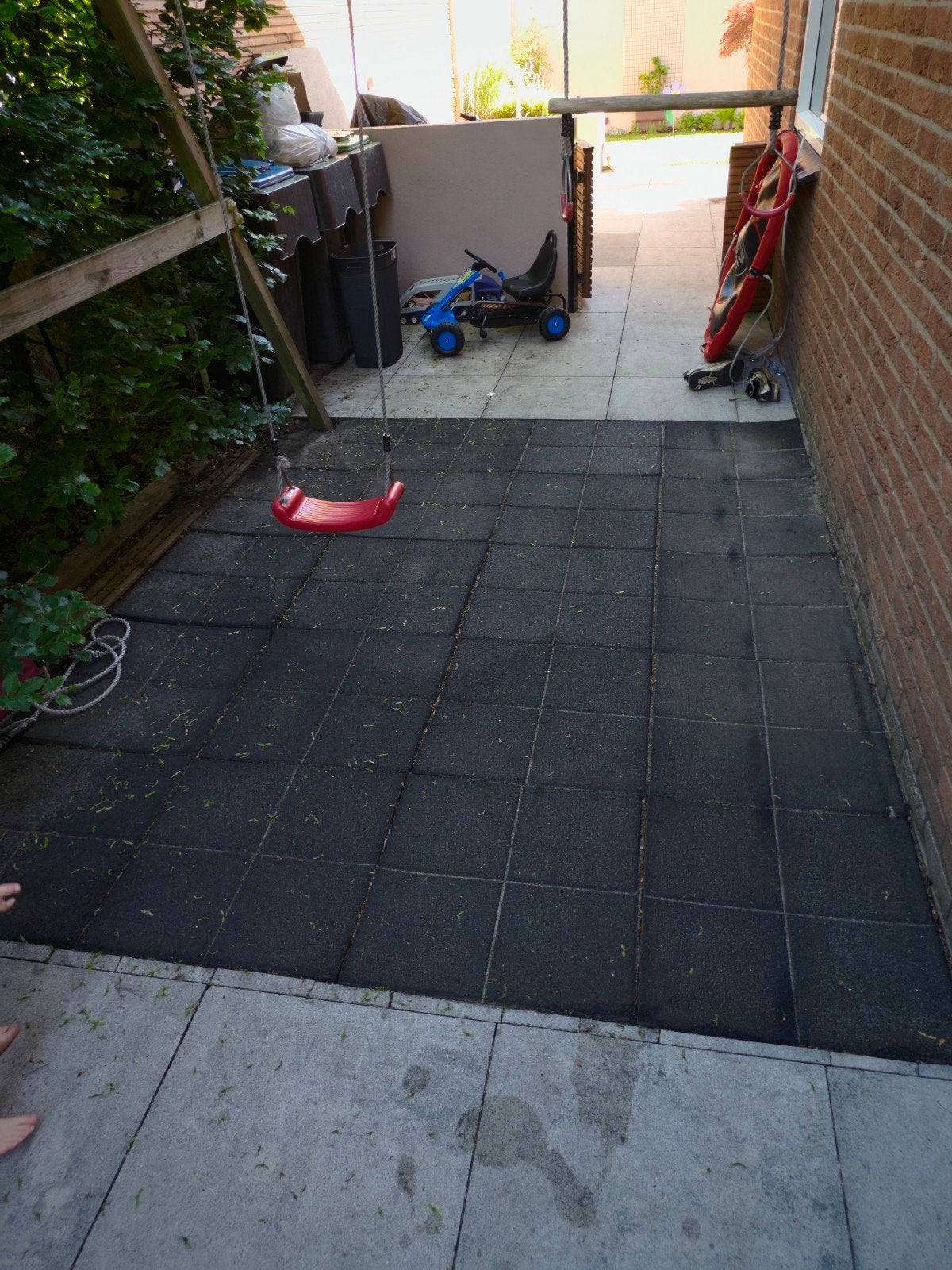 Zwarte rubberen tegels 60x60 incl betontegels, Ophalen, Gebruikt, Overige materialen