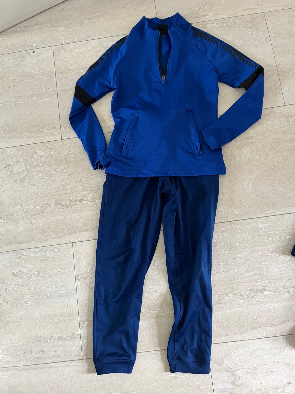 voetbal trainingspak maat 116/120, Ophalen, Zo goed als nieuw, Jongen of Meisje, Sport- of Zwemkleding