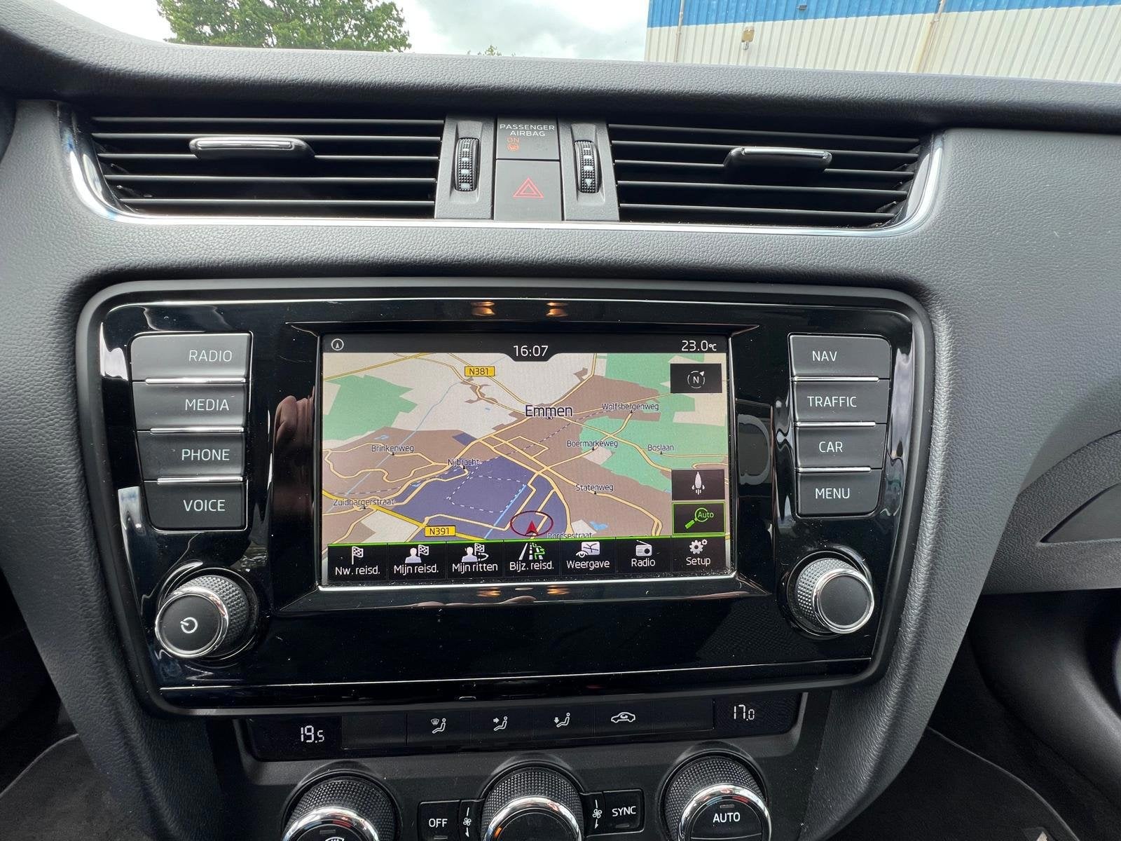 Skoda Octavia Combi 1.2 TSI GREENTECH STYLE / NW-DISTR + WP, Auto's, Voorwielaandrijving, Stof, Gebruikt, Euro 6