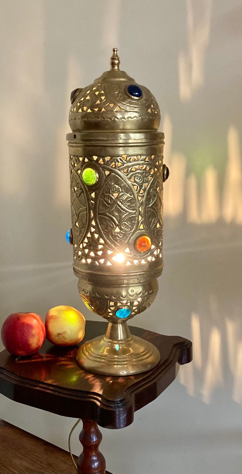 Antiek messing lamp gekleurde glazen juwelen Oosters., Overige materialen, Vintage, 47 cm, Met schakelaar