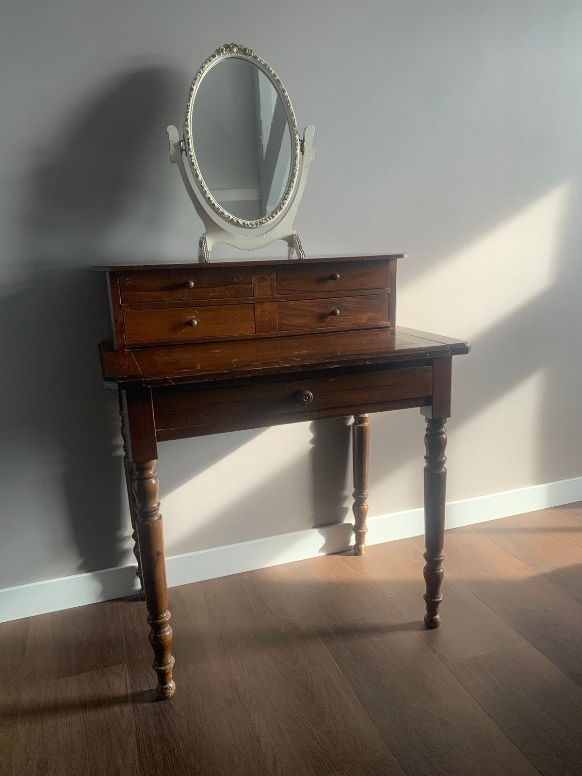 Oud bureau tafeltje met laatjes en uitschuifbaar blad, Ophalen