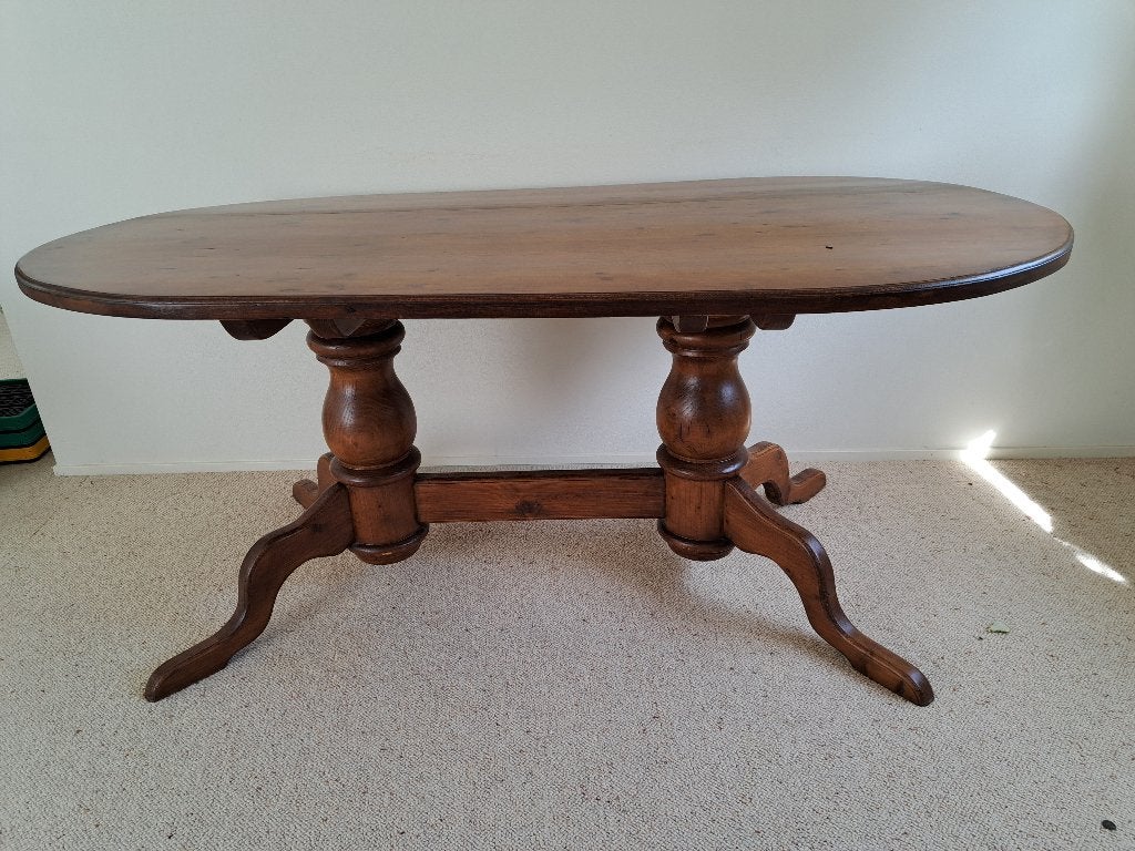gratis ovale tafel met bolpoten, Huis en Inrichting, Tafels | Eettafels, Ophalen, Gebruikt, 100 tot 150 cm, Vijf personen of meer