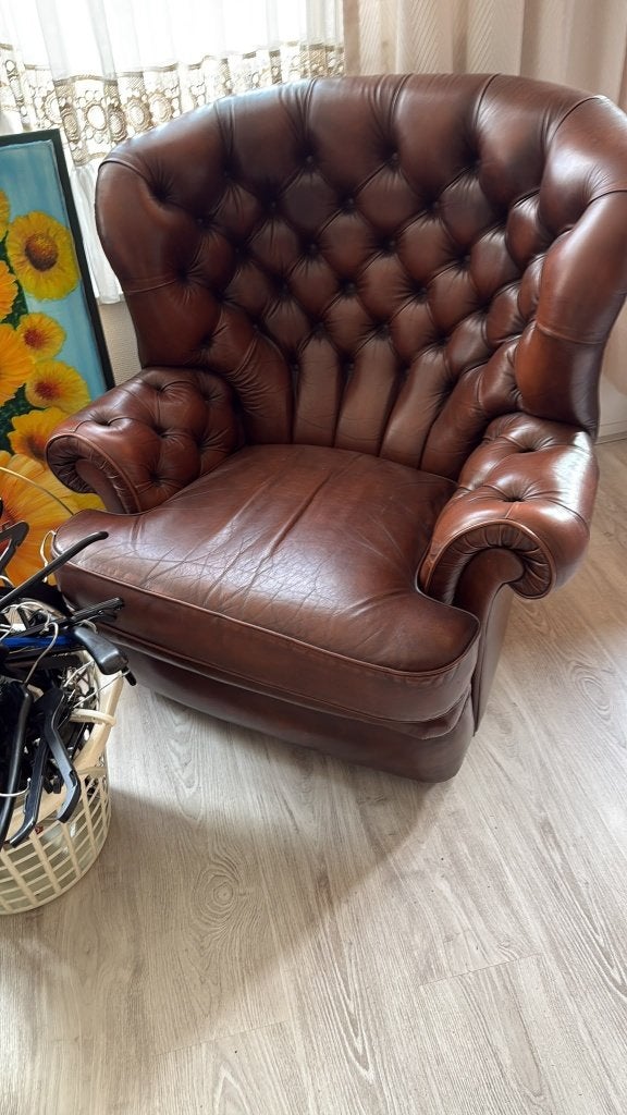 Leren Chesterfield Pegasus of Wade oorfauteui, Ophalen, Minder dan 50 cm, Gebruikt, Leer