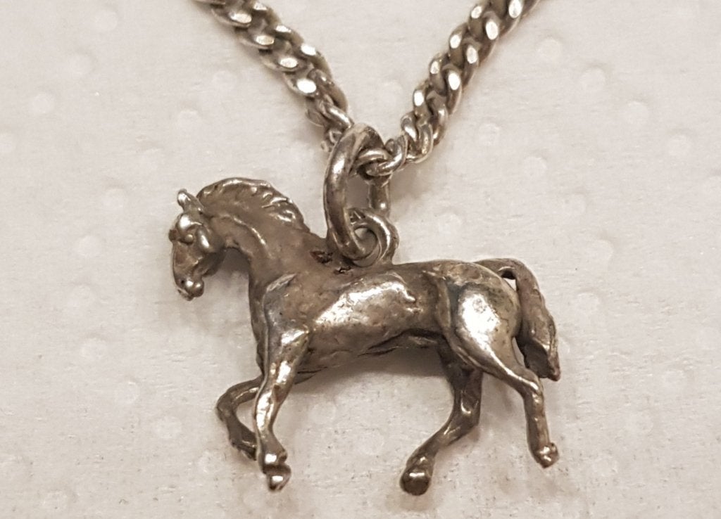 Zilveren kettinkje met hangertje paard, Ophalen, Met hanger, Gebruikt, Zilver