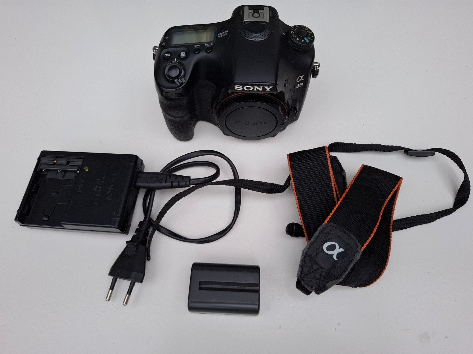 Sony ILCA-68 met diverse Tamron en Sigma lenzen en cameratas, Ophalen of Verzenden, Gebruikt, Telelens