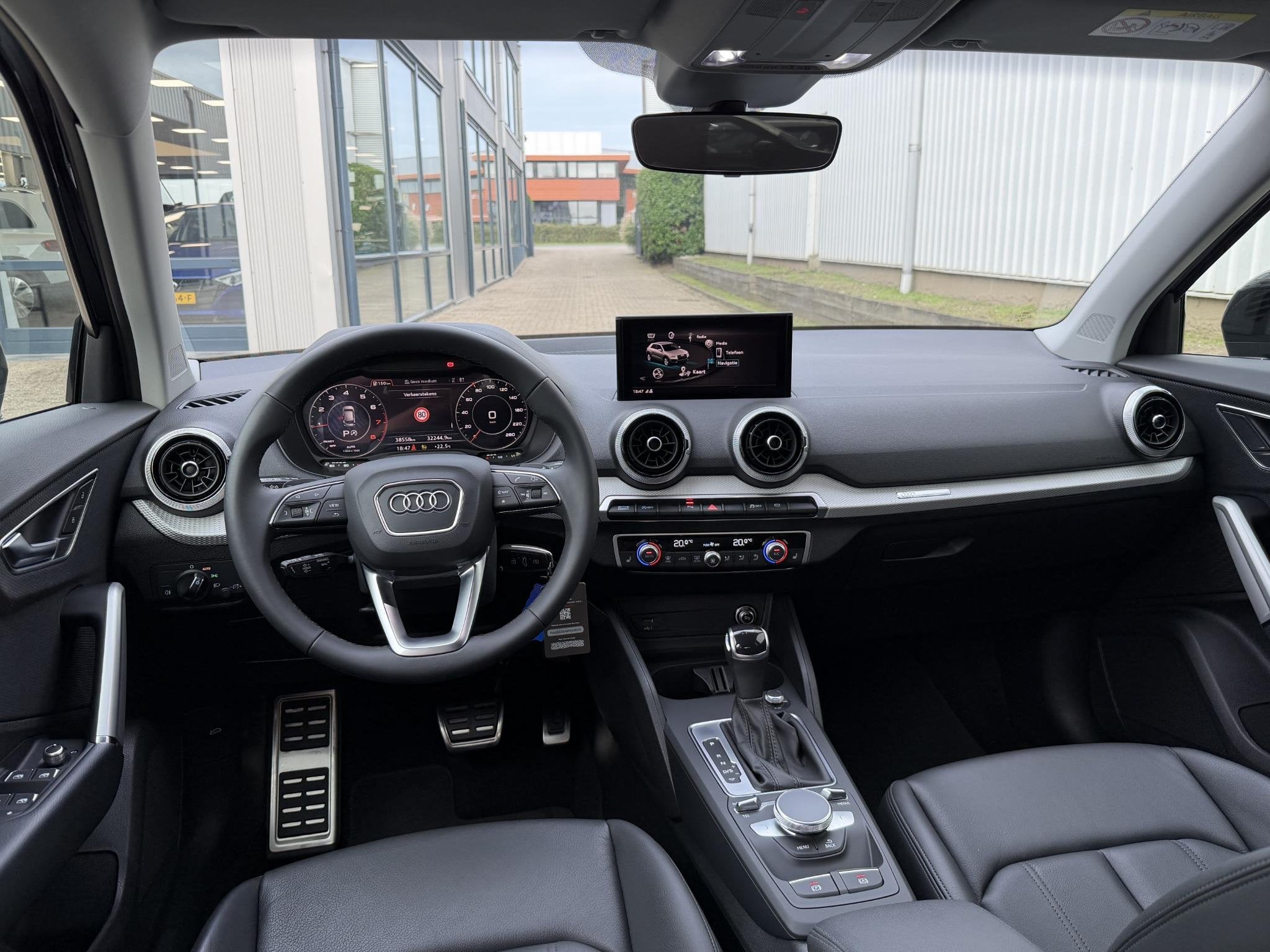 Audi Q2 35 TFSI Edition S-Line | Leder/Carplay/Camera/Adapt., 4 cilinders, 150 pk, Zwart, Leder