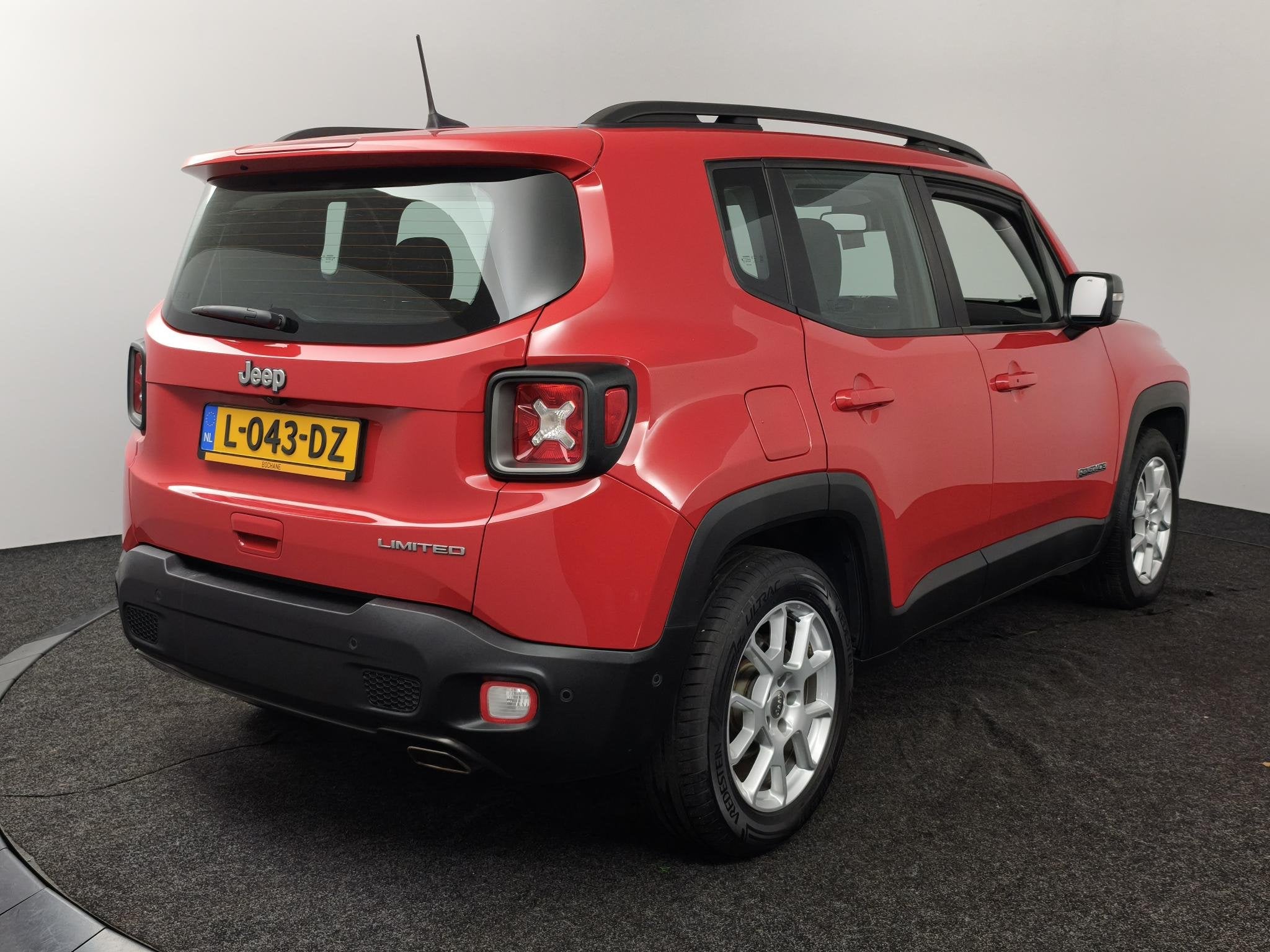 Jeep Renegade 1.3T DDCT Limited | Camera | Navigatie | Stuur, Auto's, Jeep, Stof, Gebruikt, 4 cilinders, Origineel Nederlands