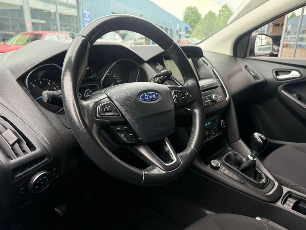 Ford FOCUS 1.0 ECOBOOST 125PK TITANIUM. BNS NAVI AIRCO PDC-C, 125 pk, Gebruikt, Handgeschakeld, 3 cilinders