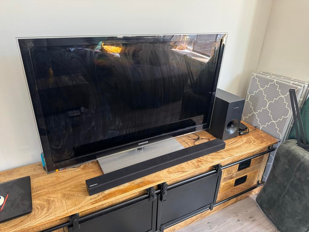 Samsung TV met Soundbar, Subwoofer + Chrome cast, Ophalen, Bluetooth, Gebruikt