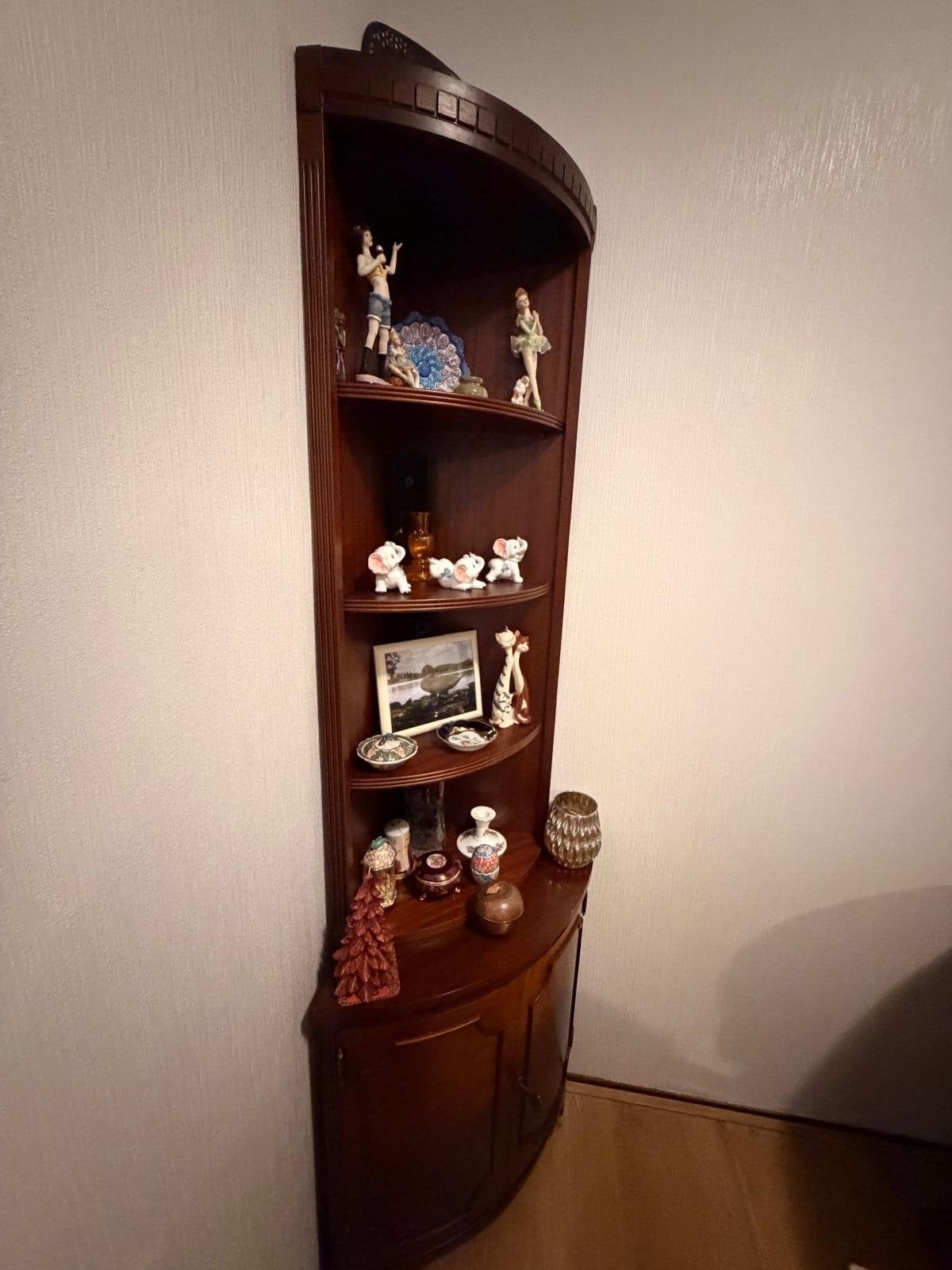 Antieke houten hoekkast met vitrine en opbergruimte, Ophalen, Gebruikt