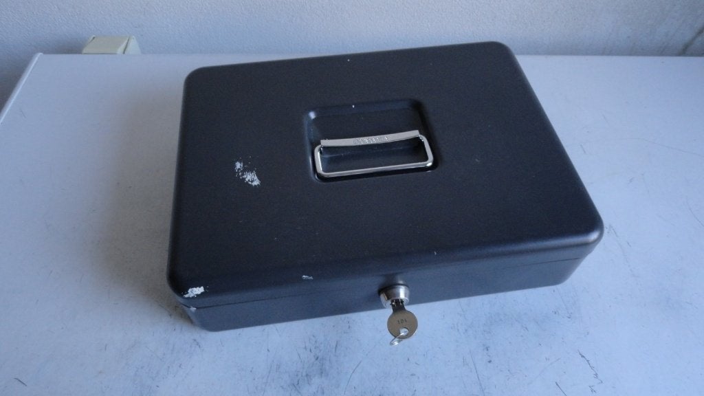 Brabantia geldkistje voor munten en papier met sleutel, Ophalen of Verzenden, Gebruikt, Metaal of Blik, Overige thema's