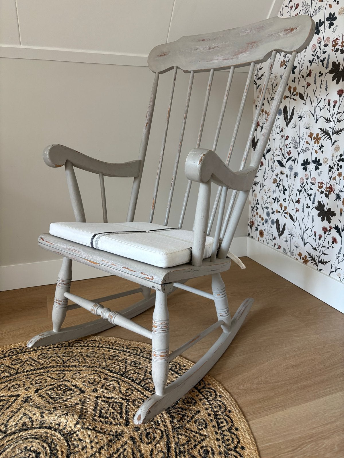 Antieke houten schommelstoel met kussentje, Antiek en Kunst, Antiek | Meubels | Stoelen en Banken, Ophalen