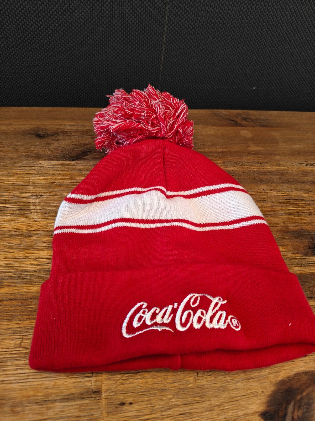 Coca-Cola Beanie Muts met Pompon - One Size, Ophalen of Verzenden, Zo goed als nieuw