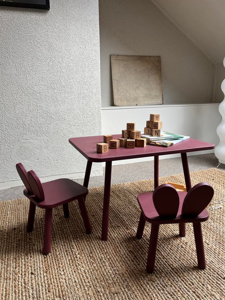 Kinderset: tafel met twee stoeltjes burgundy  (Mouse Nofred), Ophalen, Gebruikt, Tafel(s) en Stoel(en)