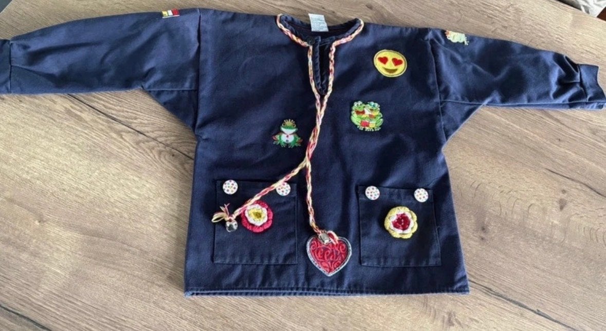 Carnavalskiel met kikker- en emoji-patches 122-128-134, Ophalen of Verzenden, Gebruikt, Jongen of Meisje