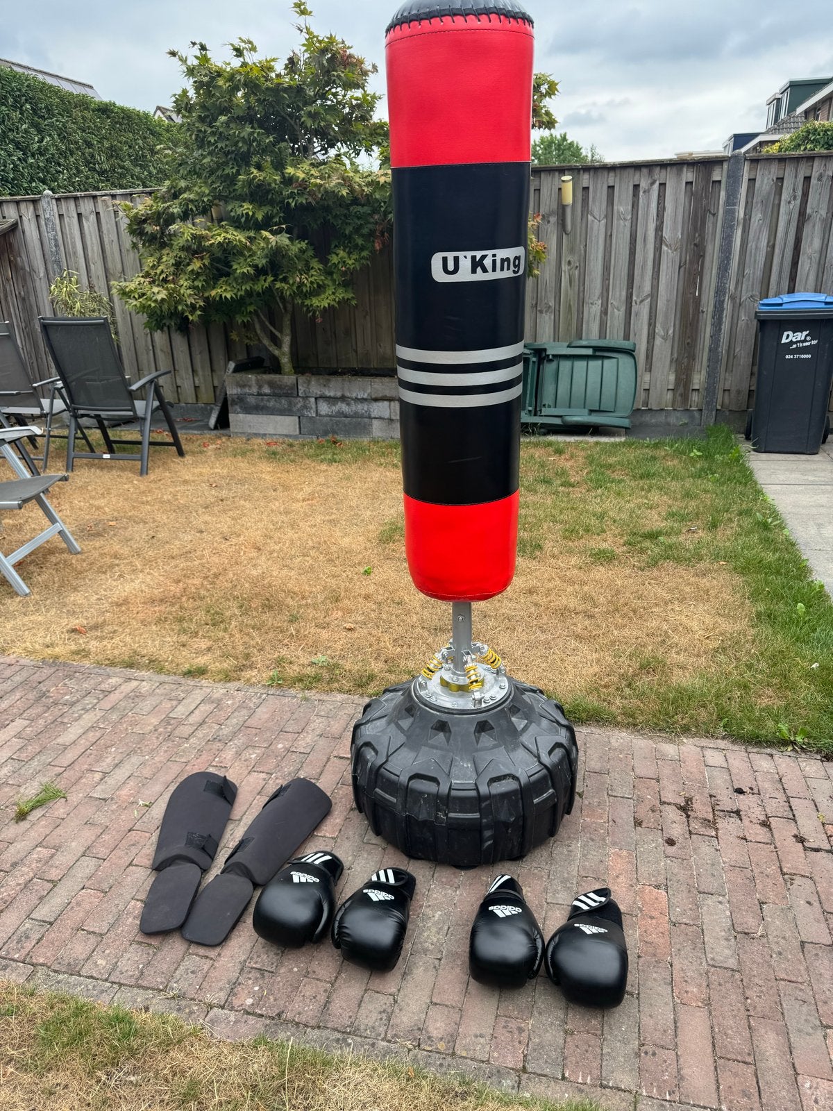 Bokszak met handschoenen en scheenbeschermers, Sport en Fitness, Ophalen, Gebruikt, Bokszak