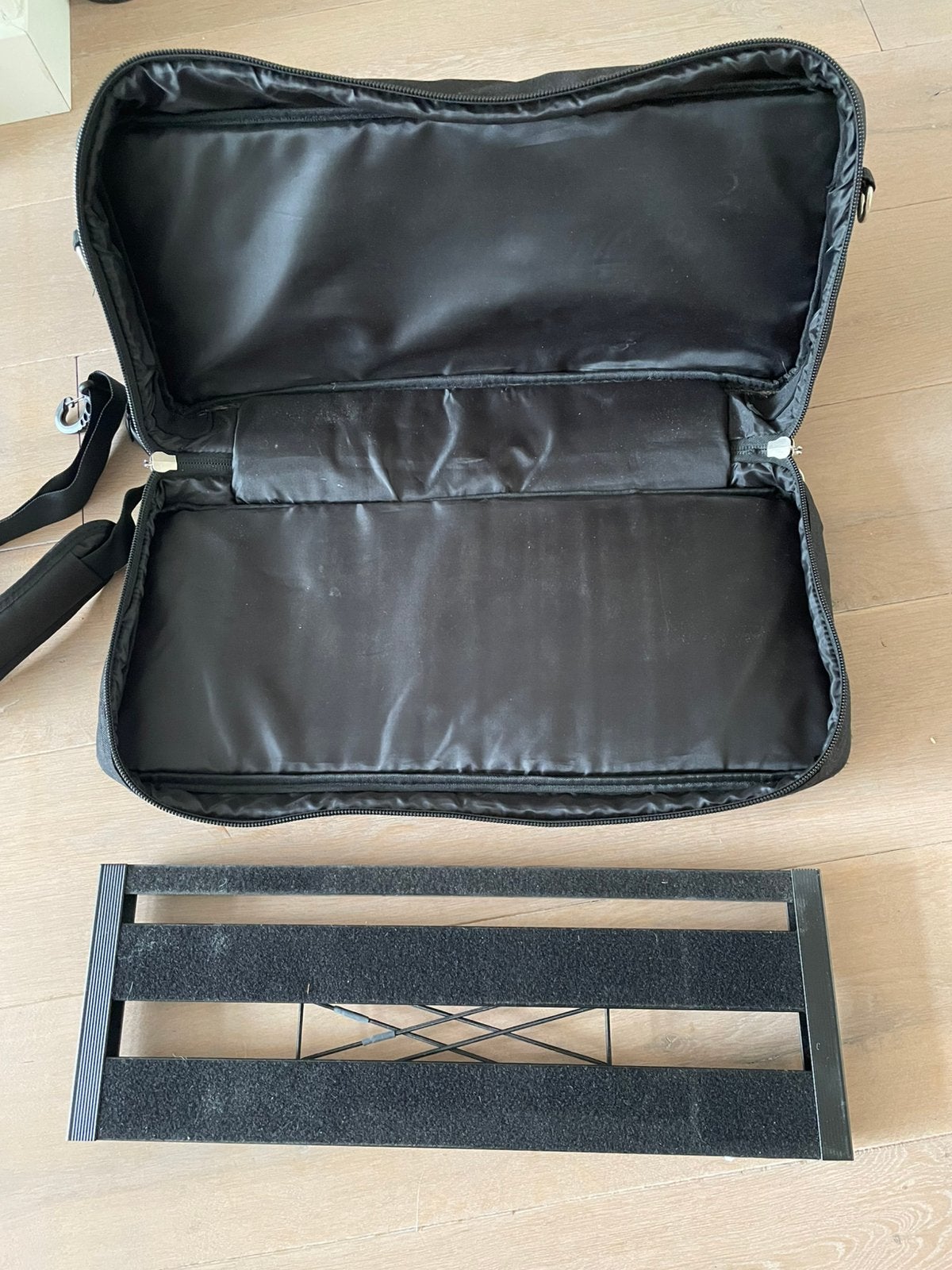 Pedalboard Innox PBO 04 (50 x 17,5 cm), Ophalen, Gebruikt