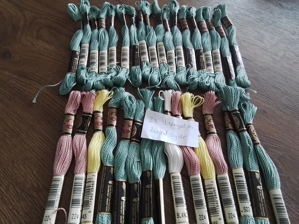 33 strengetjes koordzijde van dmc, Hobby en Vrije tijd, Borduren en Borduurmachines, Ophalen of Verzenden, Nieuw, Handborduren