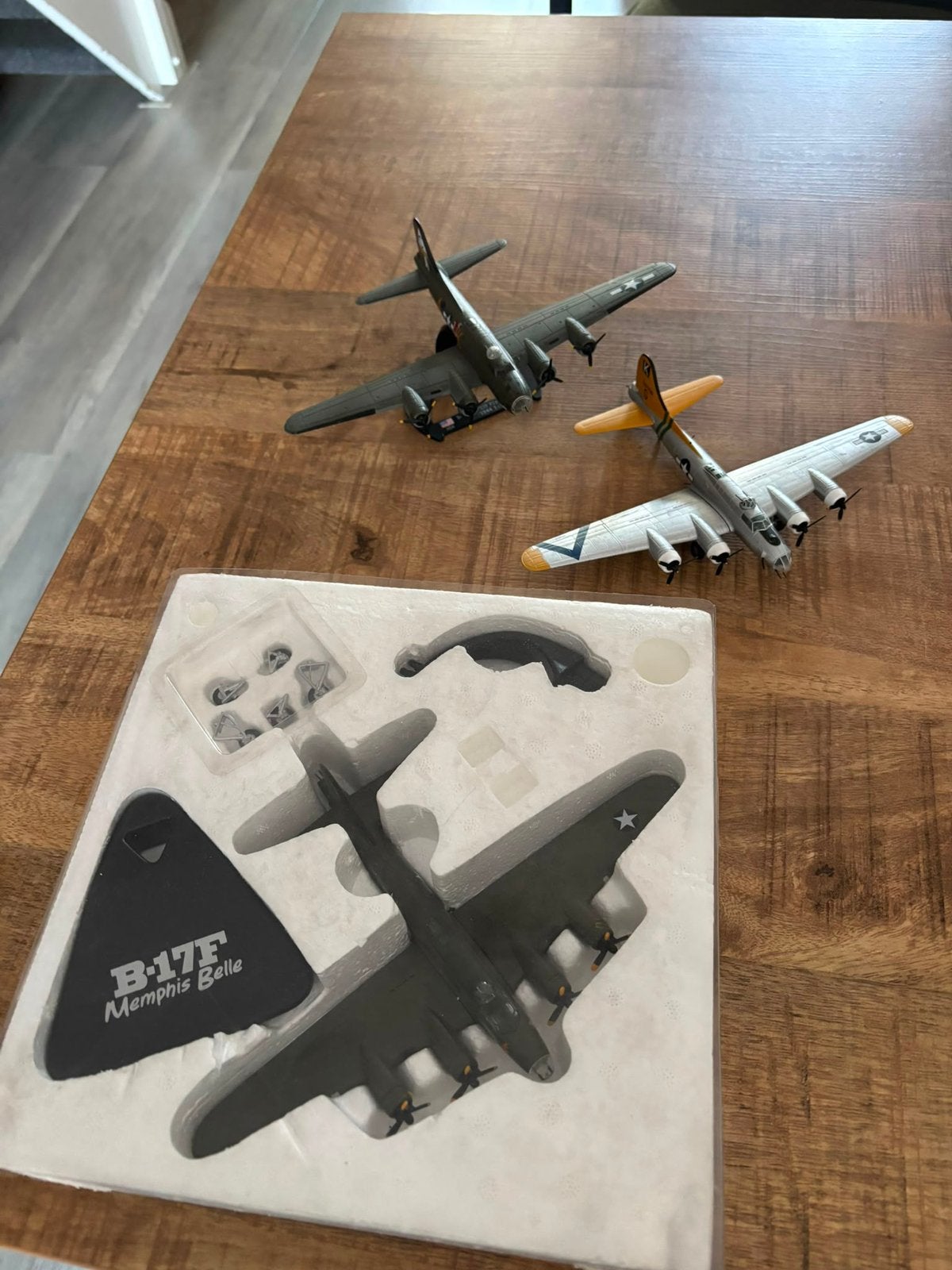 3x B-17 Flying Fortress 1/144, Overige merken, 1:72 tot 1:144, Ophalen of Verzenden, Zo goed als nieuw