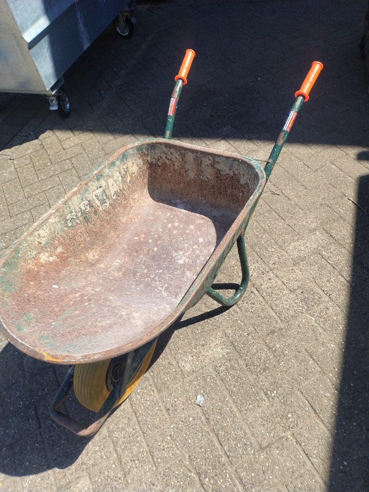 kruiwagen met antilek band, Ophalen, Gebruikt