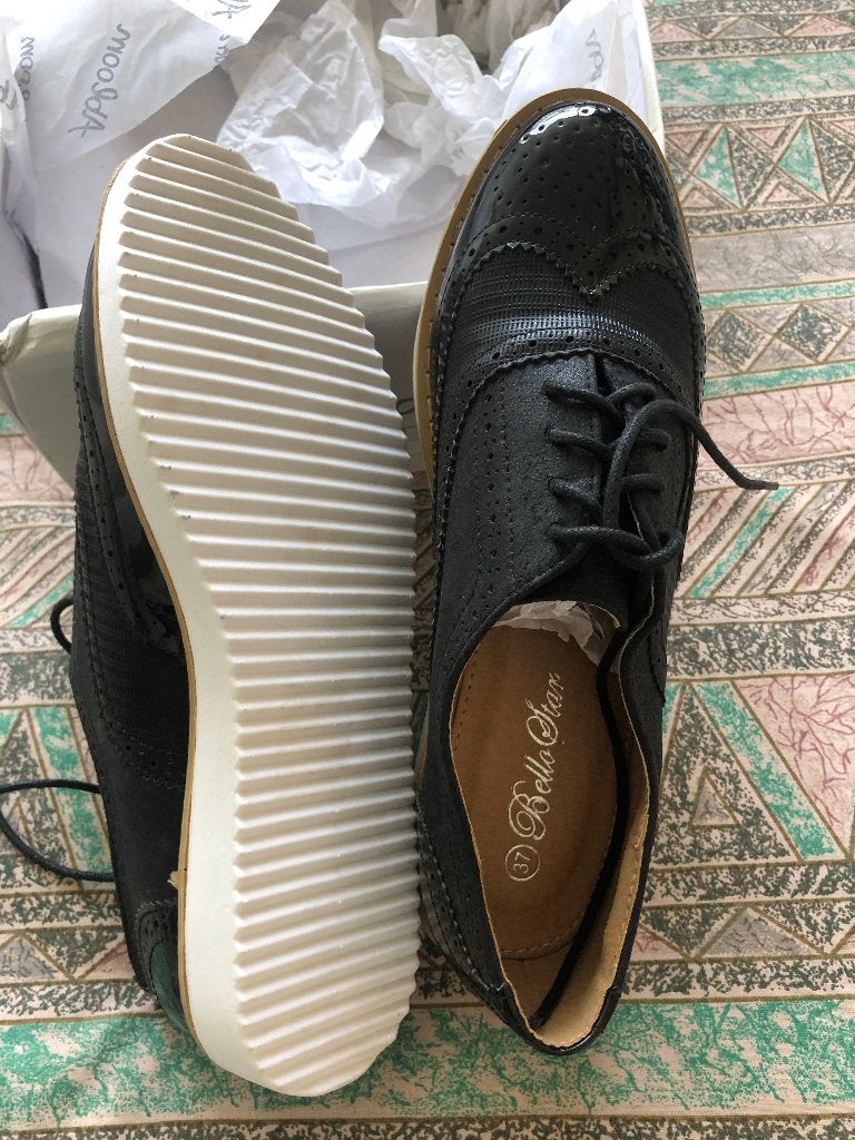 in doos nieuwe mooie klassieke veter merk schoenen, Kleding | Dames, Zwart, Nieuw, Wandelschoenen, Ophalen of Verzenden