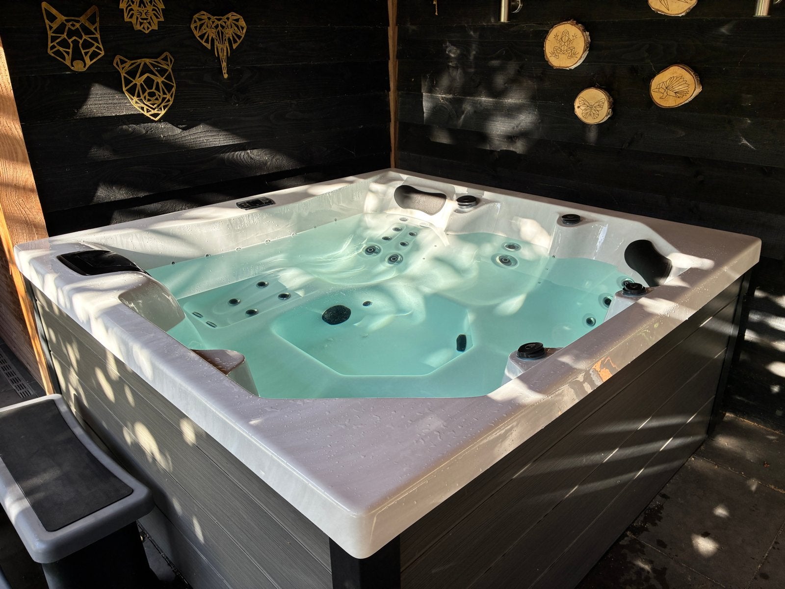 Luxe Jacuzzi/Spa - Zo goed als nieuw 6 persoons, Ophalen, 200 tot 300 cm, Vierkant, Zo goed als nieuw