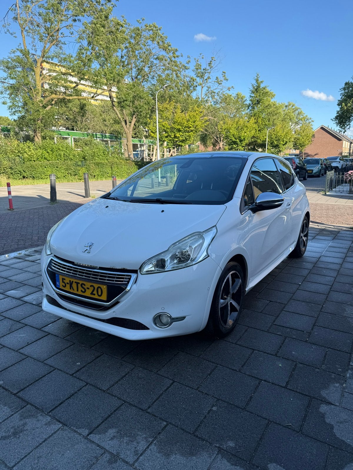 Peugeot 208 1.6 THP 115KW 3-D 2013 Wit, Auto's, Peugeot, Voorwielaandrijving, Origineel Nederlands, Handgeschakeld, Particulier