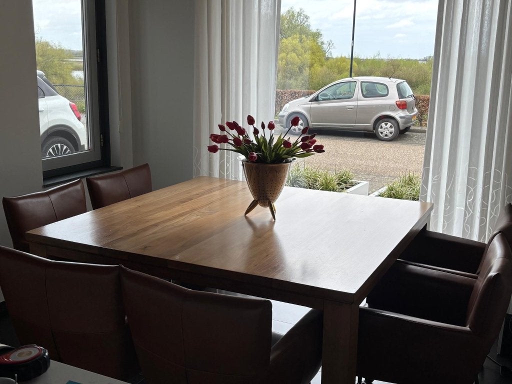 Royale vierkante eettafel noten houten fineer 150 bij 150, Huis en Inrichting, Tafels | Eettafels, Ophalen, 150 tot 200 cm, Vierkant