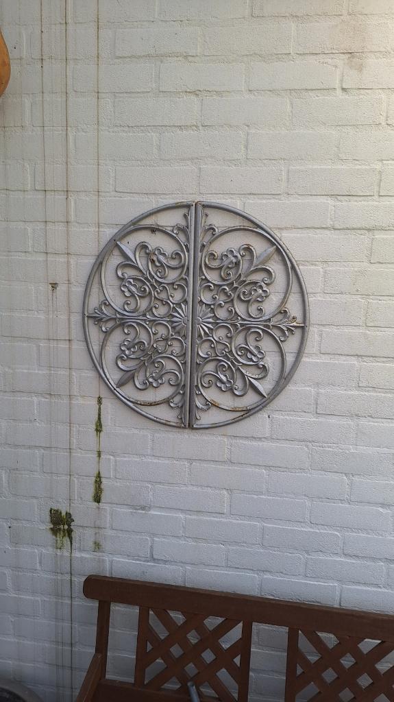 Ornament van gietijzer, Ophalen