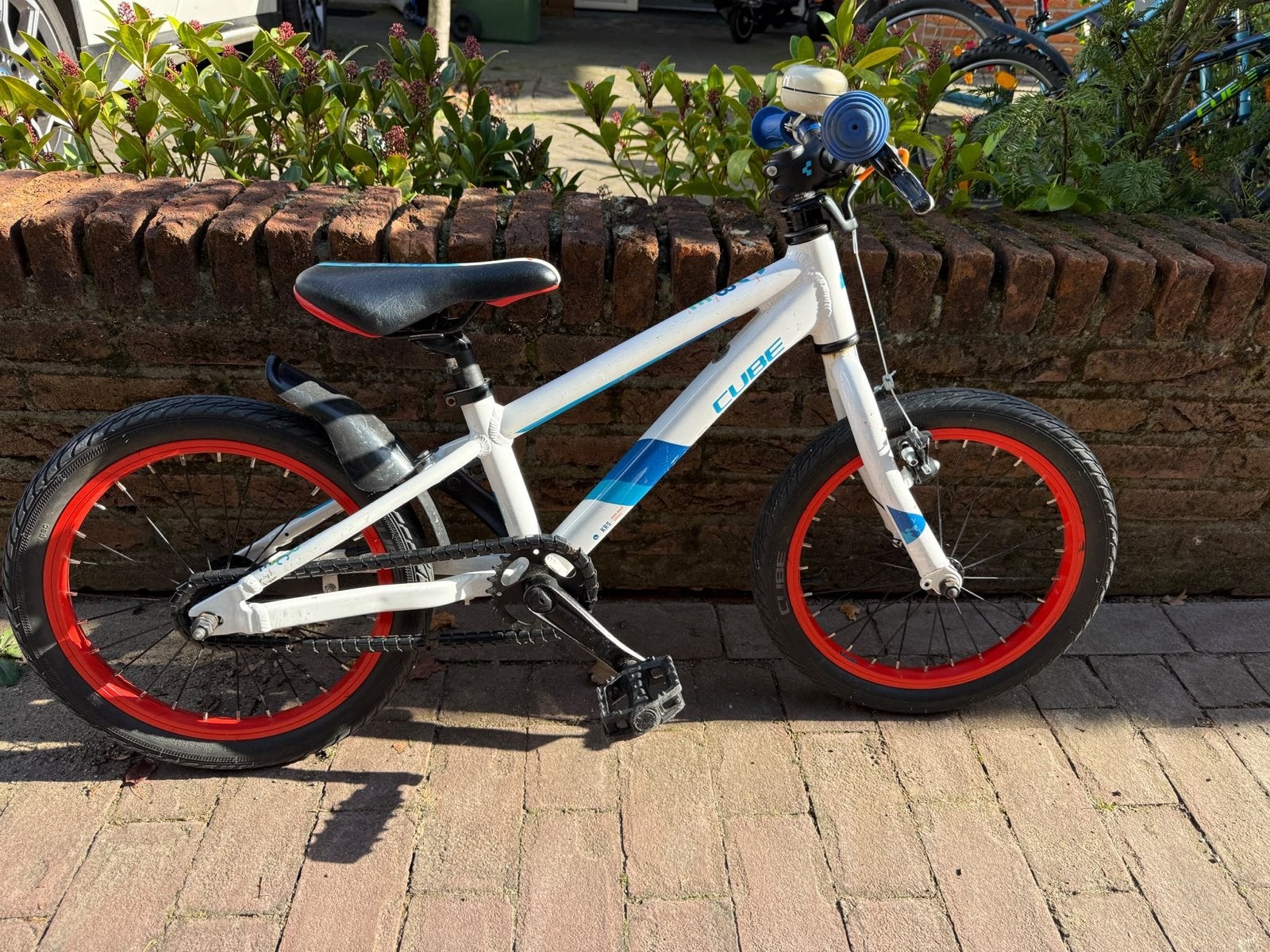 Cube kinderfiets 16 inch - Wit/Blauw/Rood, Ophalen, Gebruikt, 16 tot 20 inch