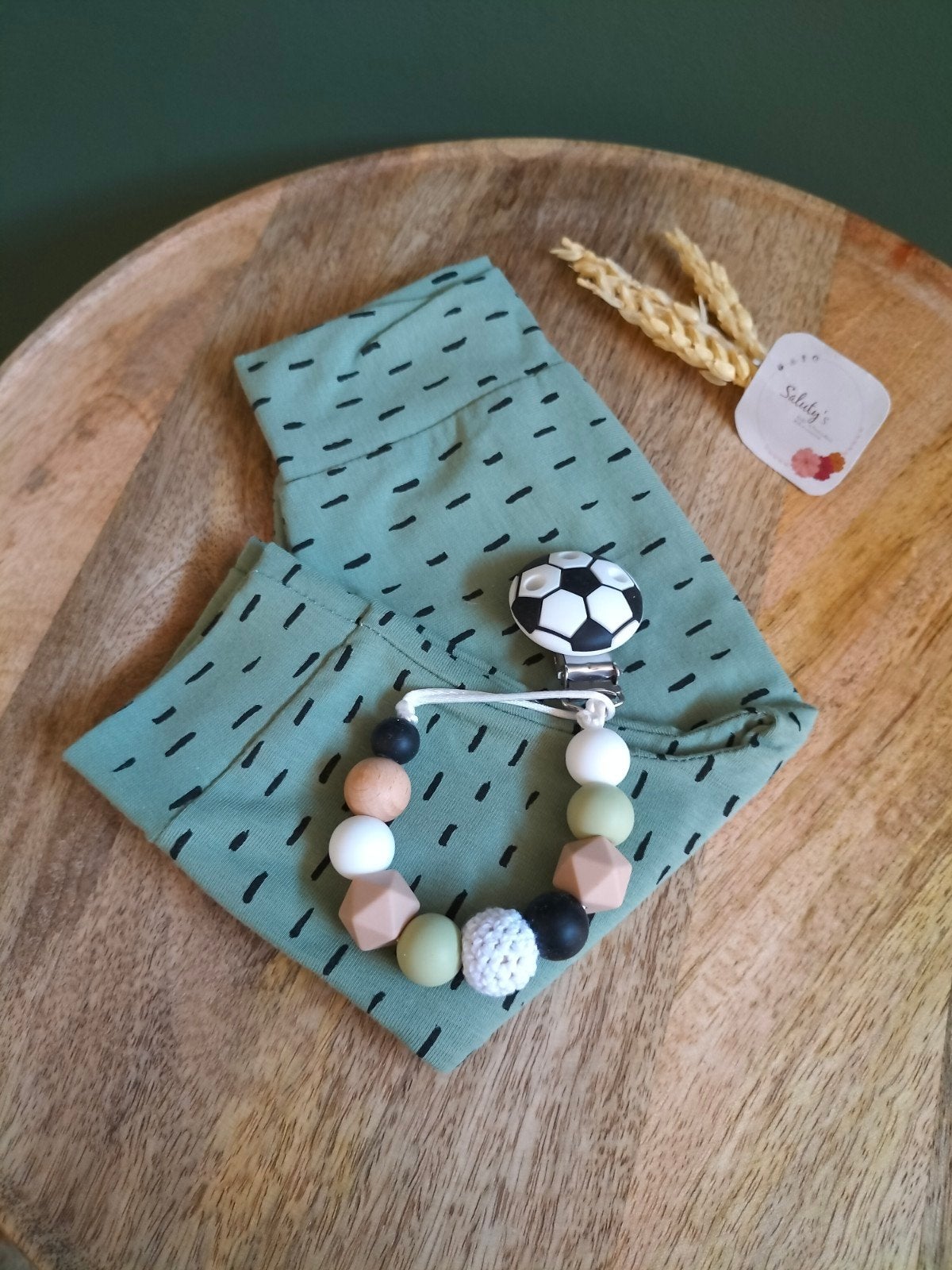 Nieuw • Kraamcadeau • Broekje & Speenkoord 'Voetbal, Kraamcadeau, Infoo, Nieuw, Ophalen of Verzenden