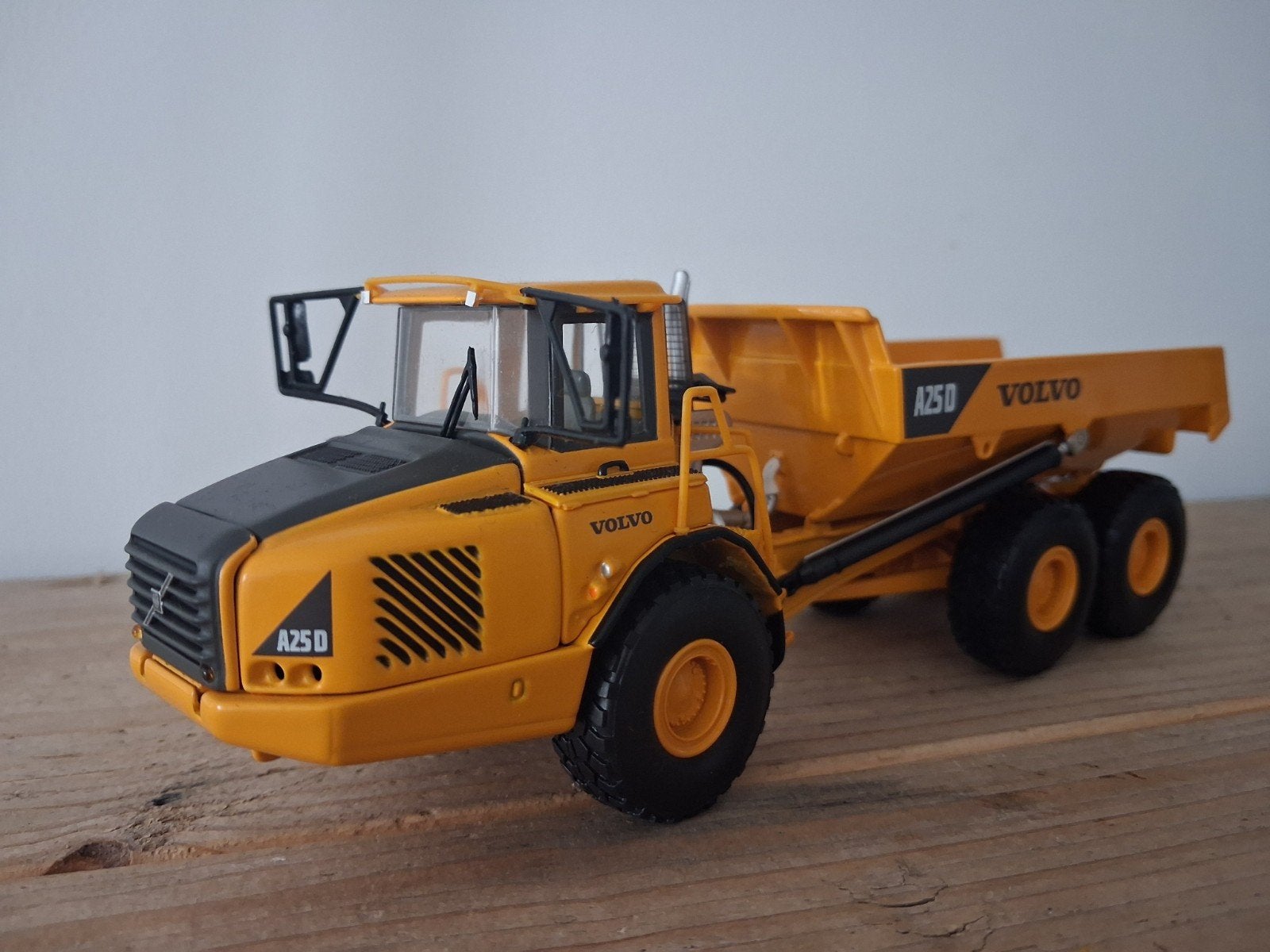 Volvo A25D Dumper schaalmodel, Ophalen of Verzenden, Zo goed als nieuw, Bus of Vrachtwagen, Overige merken