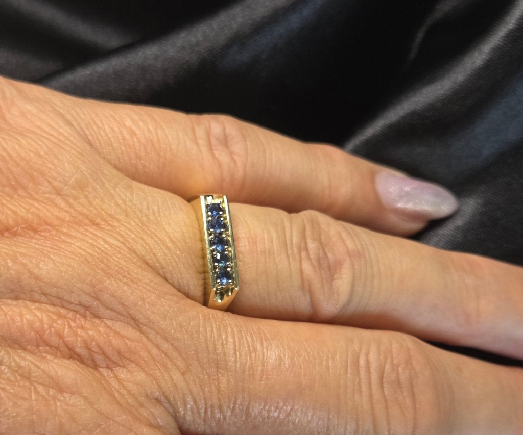 Gouden Vintage ring met edelstenen saffier. 2026/464, Sieraden, Tassen en Uiterlijk, Ringen, Blauw, ., Nieuw, Ophalen of Verzenden