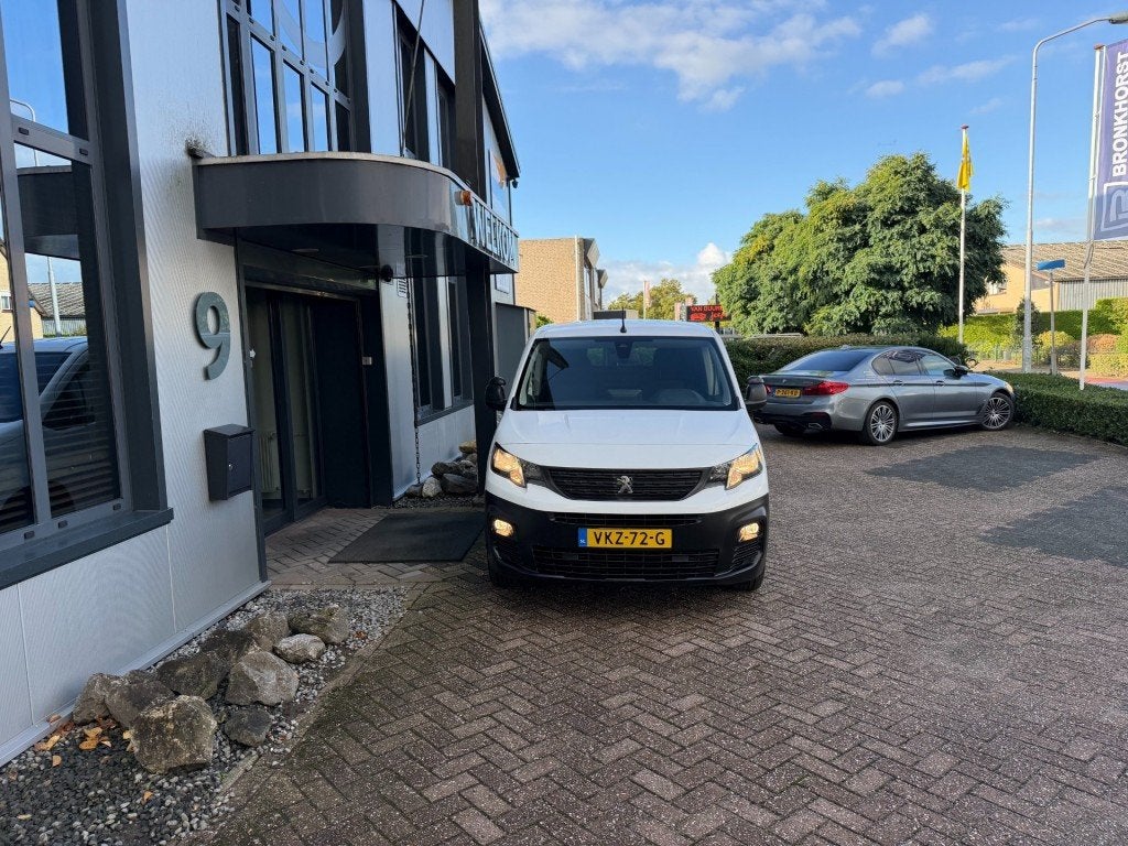 Peugeot PARTNER 1.5 BlueHDi 102PK Navi, Cruisecntrl, Schuifd, Voorwielaandrijving, Verwarmde buitenspiegels, 4 cilinders, 100 pk