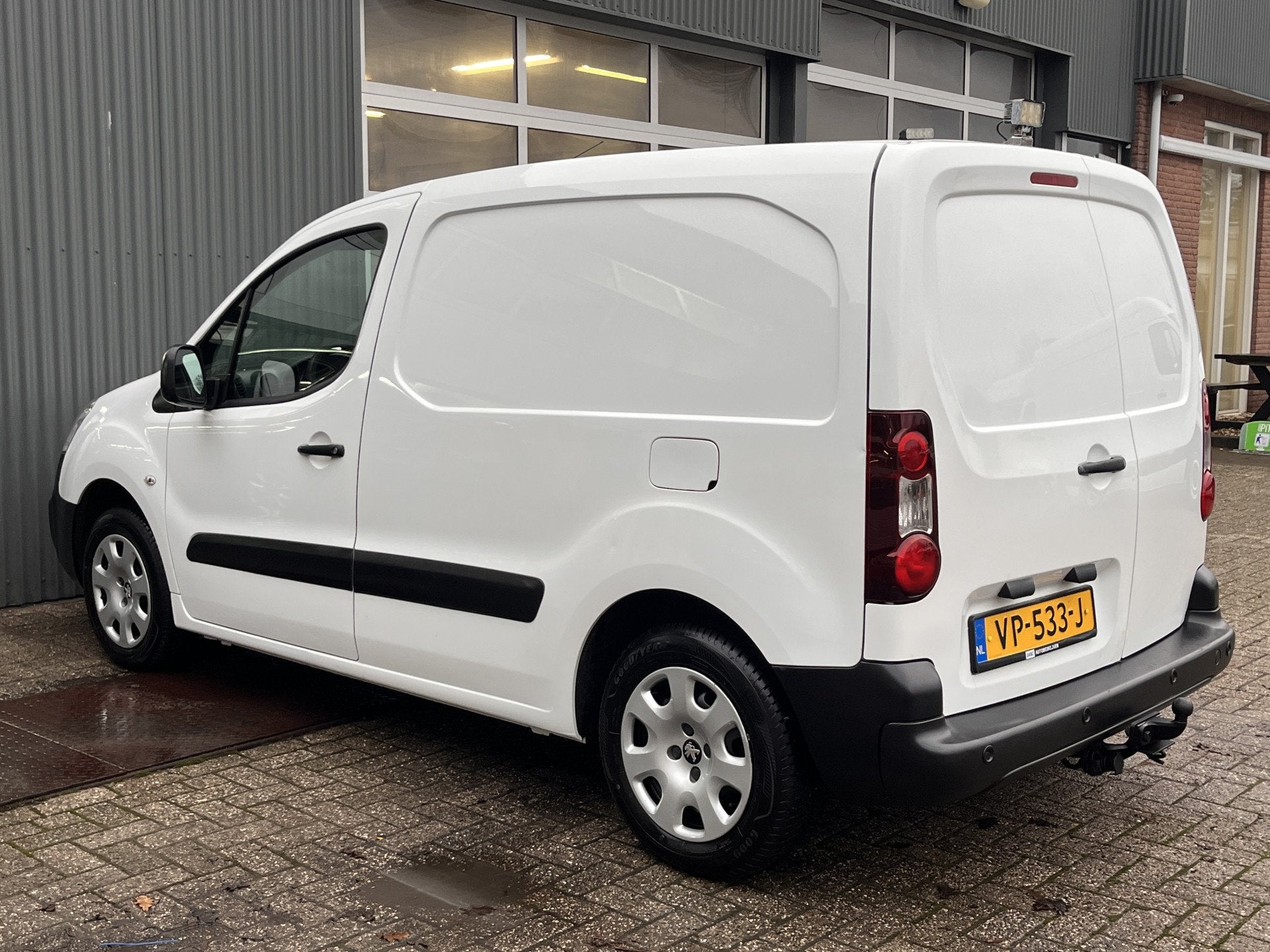 Peugeot Partner 1.6hdi 100pk Euro 6 Bpm vrij 3 persoons Airc, Voorwielaandrijving, Gebruikt, 4 cilinders, Origineel Nederlands