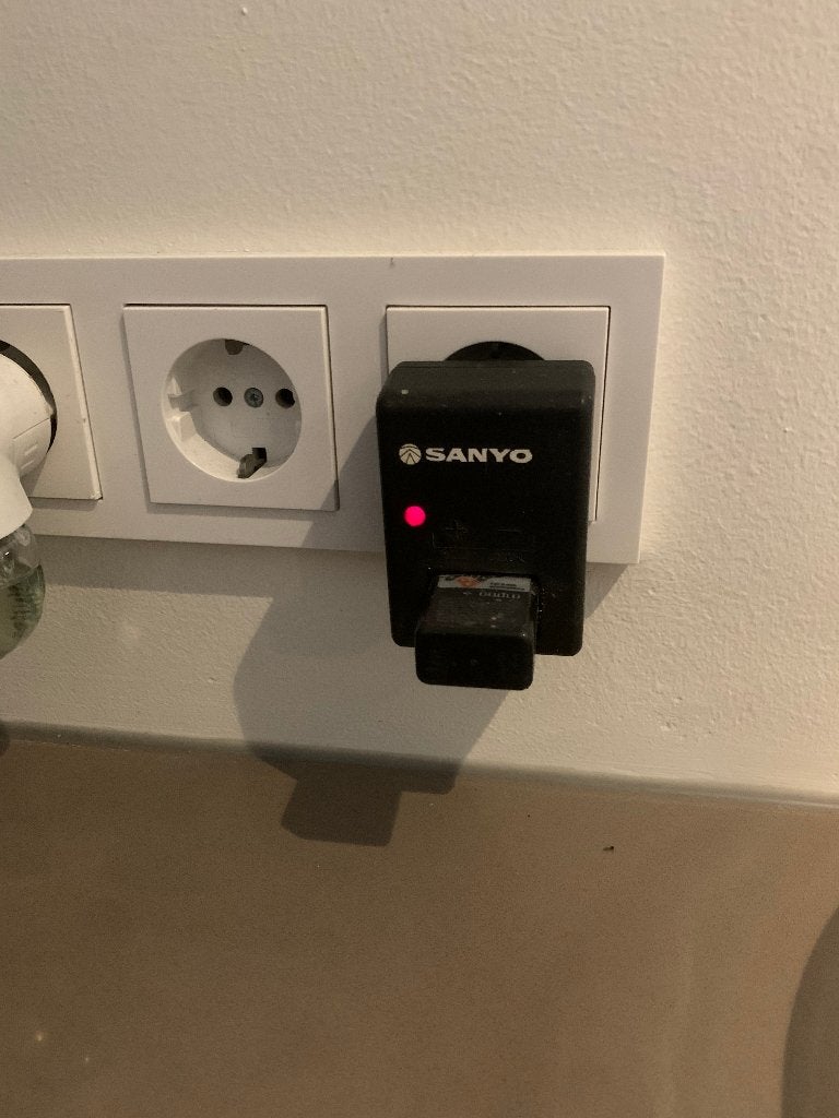 Batterijoplader acculader 9 Volt + batterij, Ophalen of Verzenden, Gebruikt, Oplaadbaar