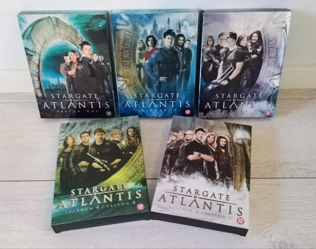 Stargate Atlantis The Complete Collection 5 Box Set, Boxset, Ophalen of Verzenden, Zo goed als nieuw, Science Fiction