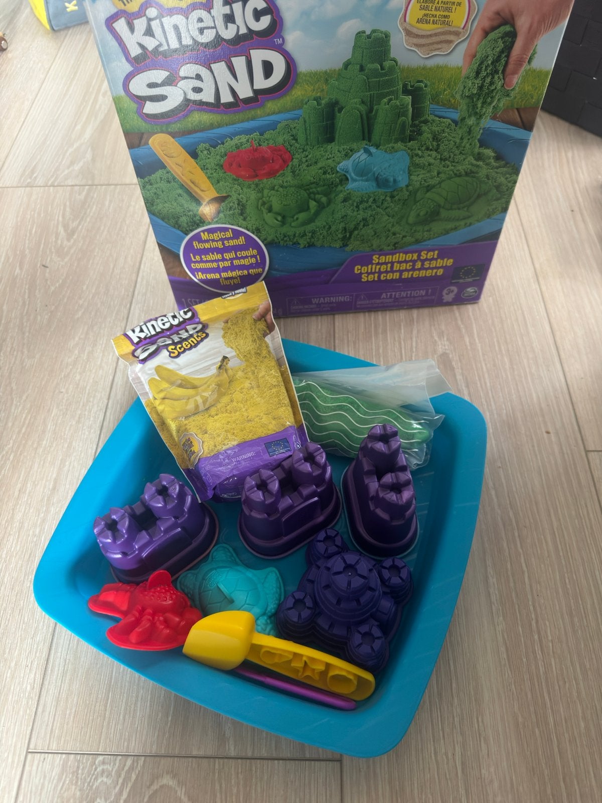 Kinetic Sand Sandbox Set met extra zand en vormen, Ophalen of Verzenden, Zo goed als nieuw, Knutselen