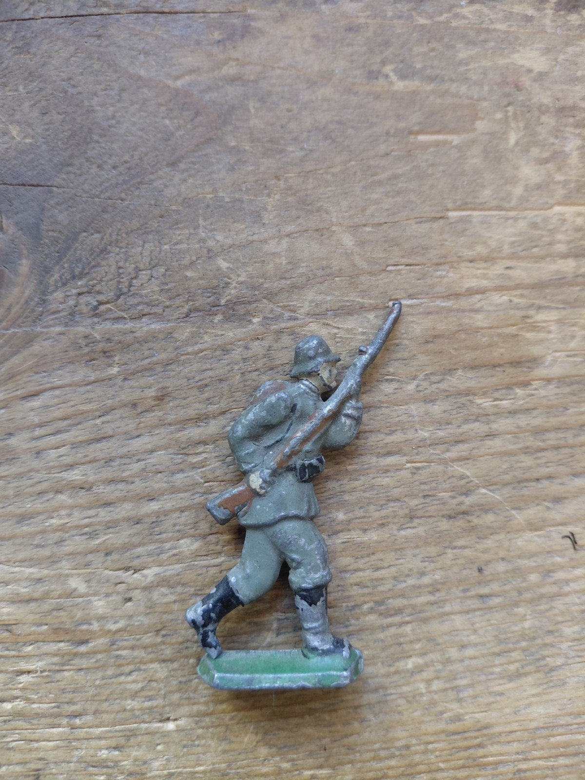 Vintage massief metalen speelgoedsoldaat WO2 Duitse soldaat, Verzamelen, Militaria | Tweede Wereldoorlog, Ophalen of Verzenden