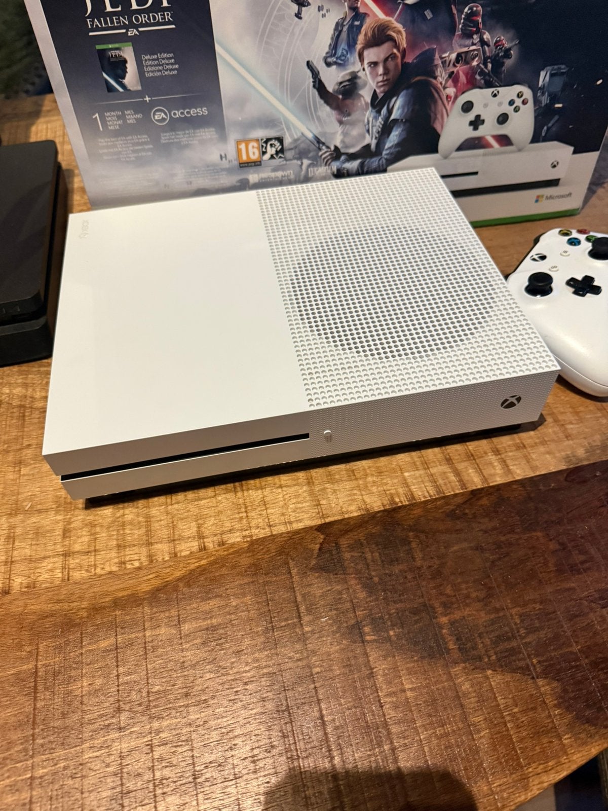 Foto 3 van Xbox One S (1TB) boxed