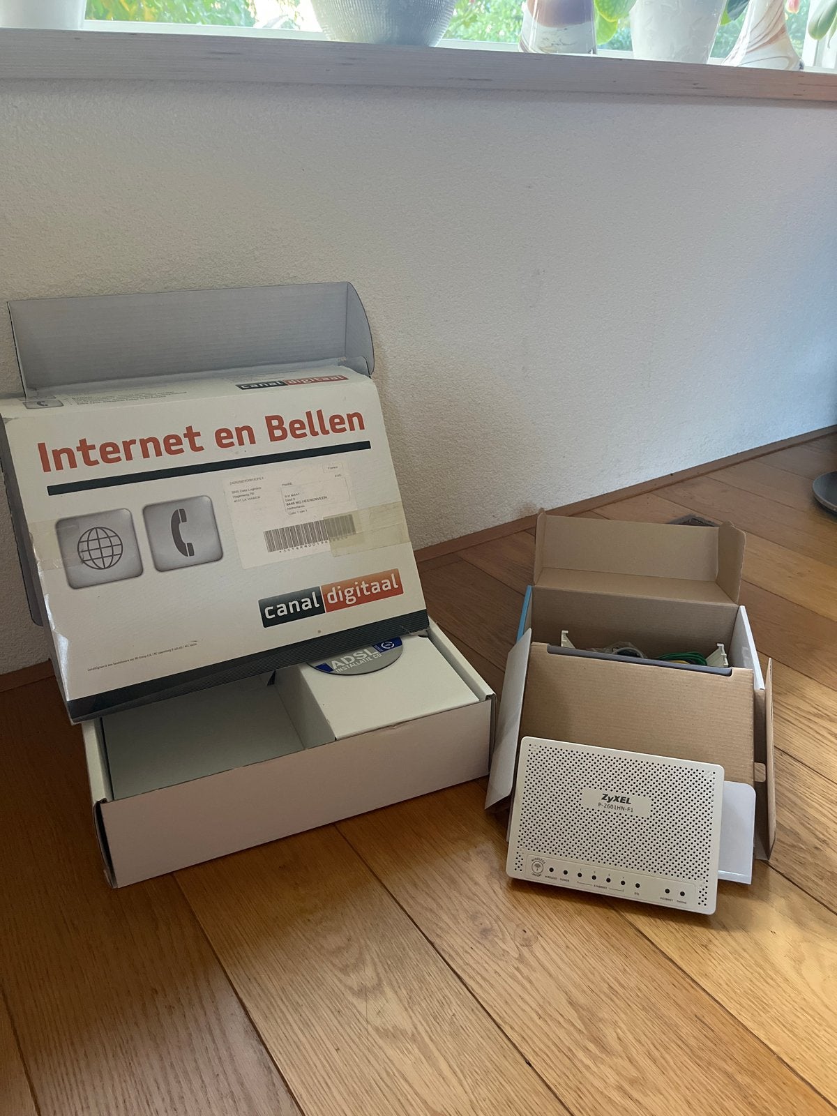 Zyxel P-2601HN-F1 Router met modem en accessoires, Computers en Software, Ophalen, Gebruikt, Router met modem